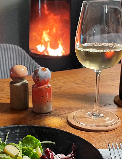 Rauszeit SPO - Ferienhaus in Sankt Peter-Ording - gemütliches Abendessen vor dem Kamin
